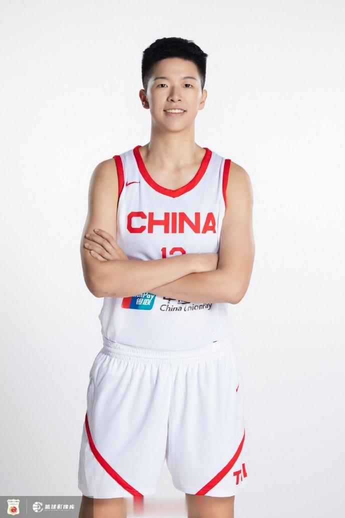 中国篮球之队晒女篮姑娘亚运定妆照 李月汝&张茹&杨力维在列(10)