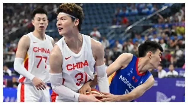 亚运会中国男篮备战，姚明亲自为王哲林加练罚球，结束彻底迷失