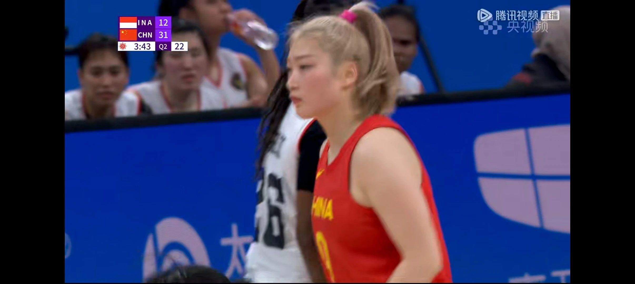 中国女篮手感不佳依然大胜印尼近50分，这就是恐怖的统治力！(4)