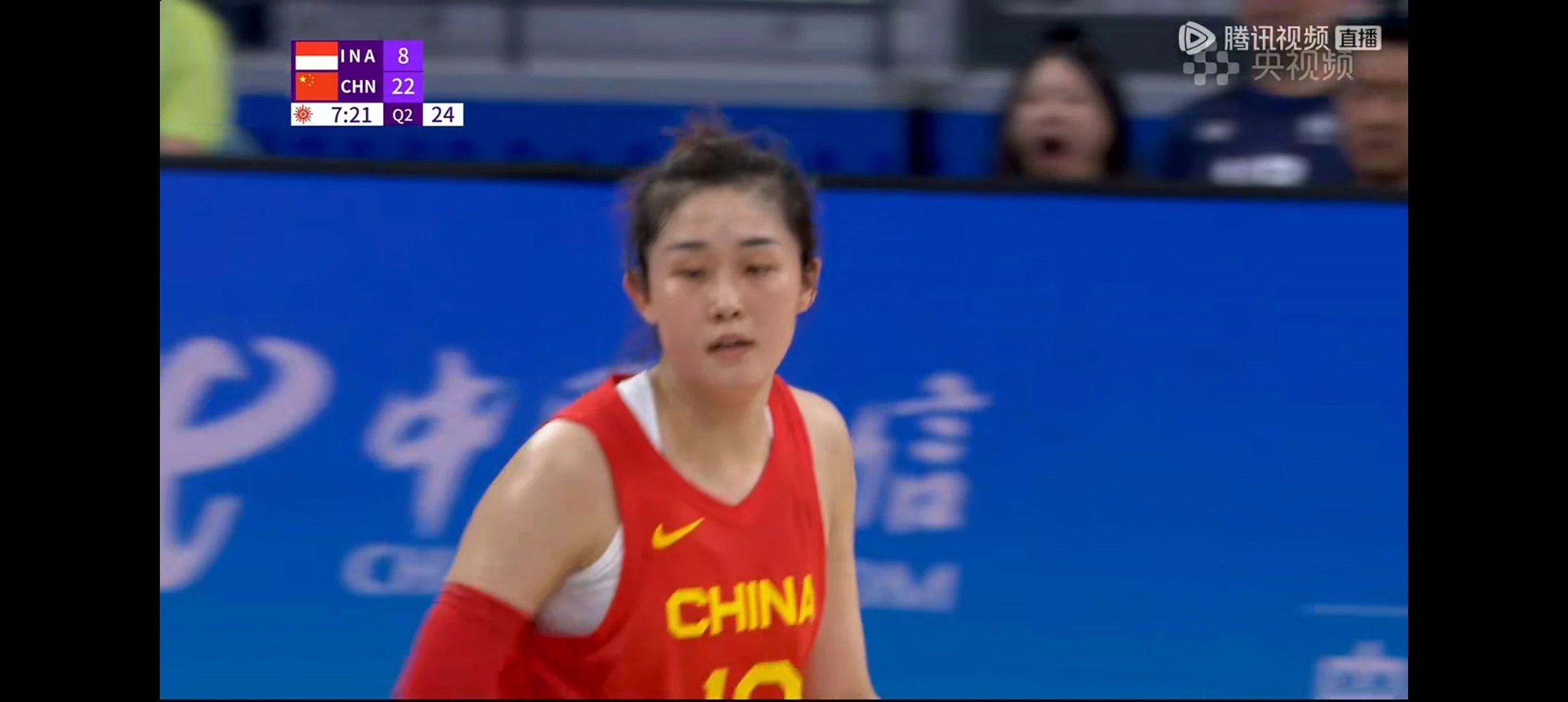 中国女篮手感不佳依然大胜印尼近50分，这就是恐怖的统治力！(7)