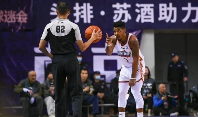 篮协的监管表演：当权益遭侵犯成日常，中国篮球还能承受多少失望?