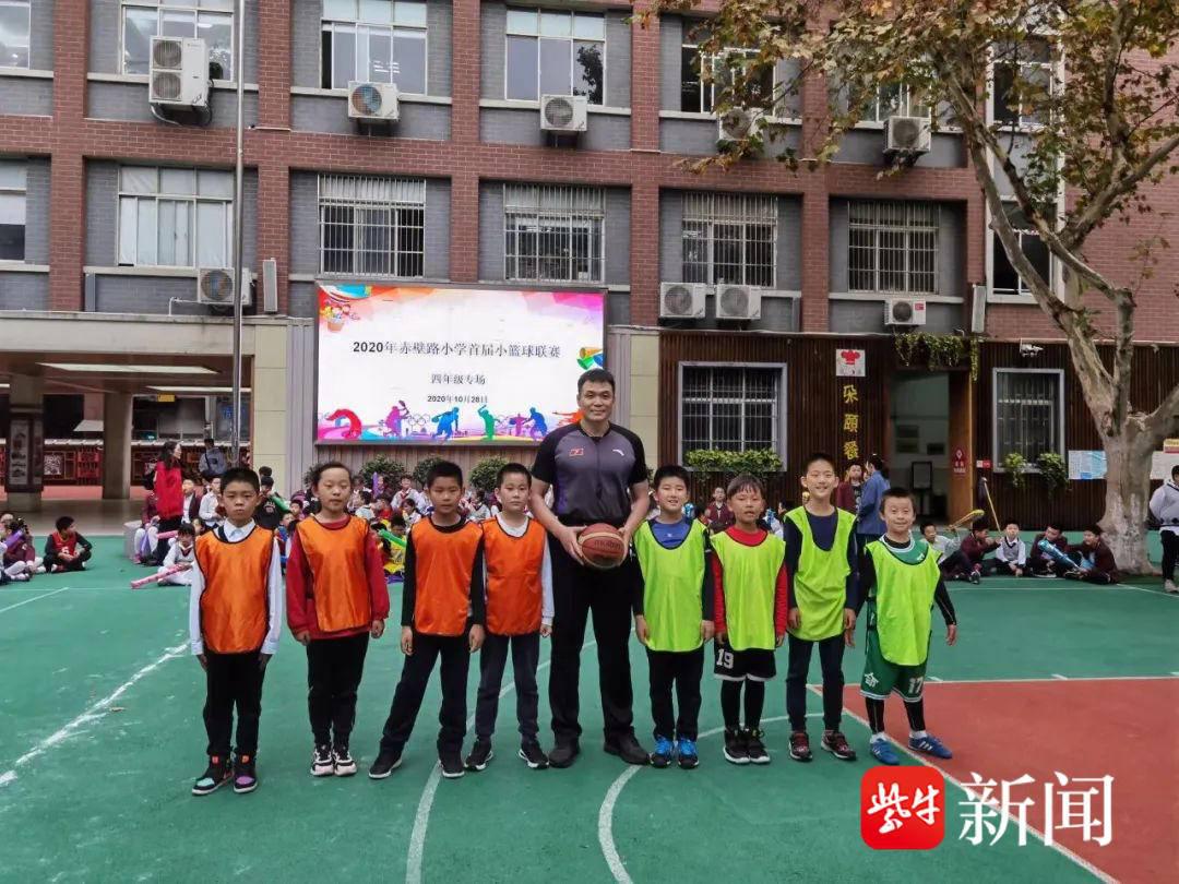 “我的体育老师亚运会当裁判了”，南京一名小学体育老师是三人篮球赛场上的国际级裁判