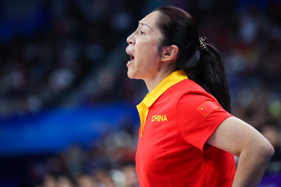 “超级球迷”麦迪现身决赛现场，中国女篮夺冠为“三大球”挽回尊严(3)