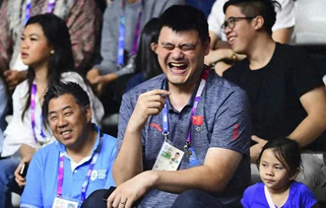 菲律宾乐极生悲，国际篮联正式官宣，中国男篮喜从天降，姚明激动