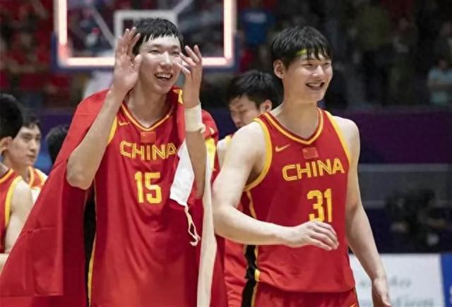 菲律宾乐极生悲，国际篮联正式官宣，中国男篮喜从天降，姚明激动(2)