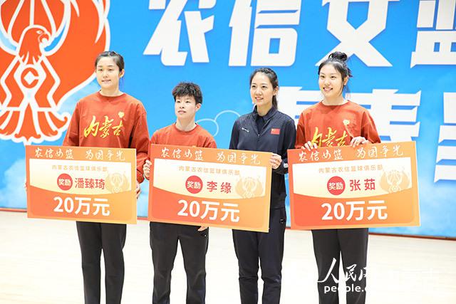 内蒙古农信女篮出征2023—2024赛季中国女子篮球联赛(1)