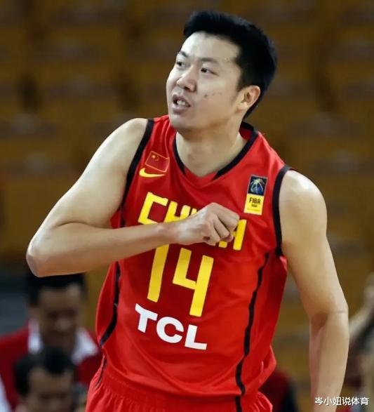 王治郅为何成为第一个进入NBA的中国球员，姚明的老大哥啊(3)