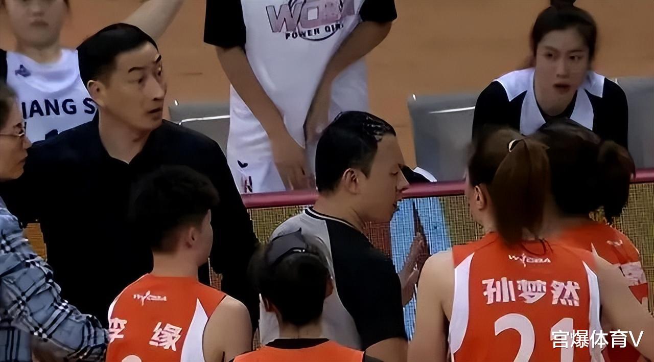 中国篮协正式官宣！江苏名帅被重罚，禁赛两场，罚款一万(2)