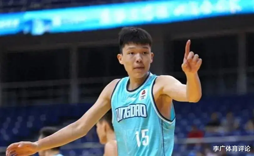 山西战胜青岛，杨瀚森19分21板，确实是中国篮球未来的扛鼎之人