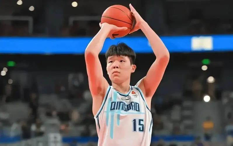 NBA突然抛来橄榄枝！恭喜中国男篮18岁新星，姚明做重大决定(4)