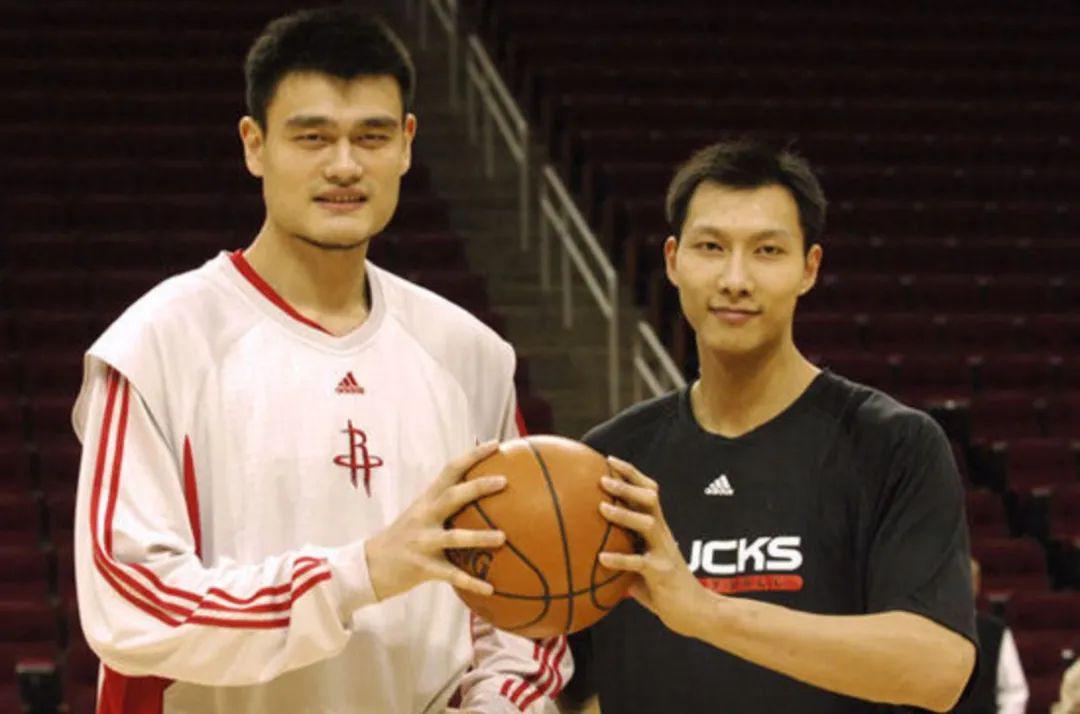 NBA突然抛来橄榄枝！恭喜中国男篮18岁新星，姚明做重大决定(5)