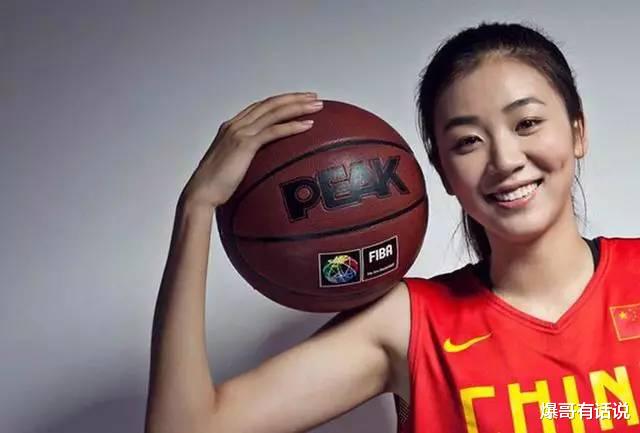 在中国篮球圈中，除了张曼源和李梦，这些美女才是无数宅男心中的梦！(3)