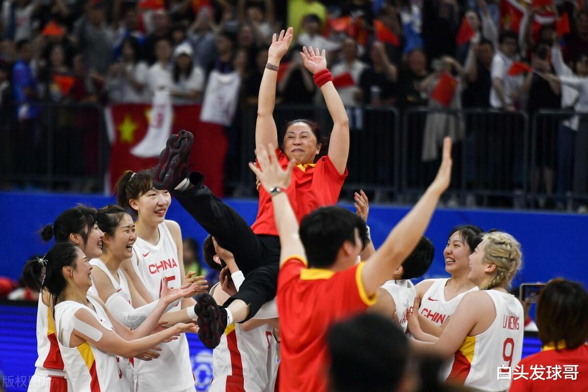 恭喜中国女篮，恭喜郑薇，郑海霞做惊喜决定，国际篮联确认