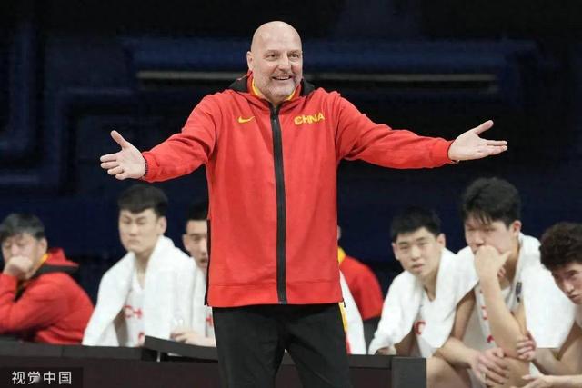 两次刷新中国篮球下限 被记者明示该走人的乔尔杰维奇 为何还没离开