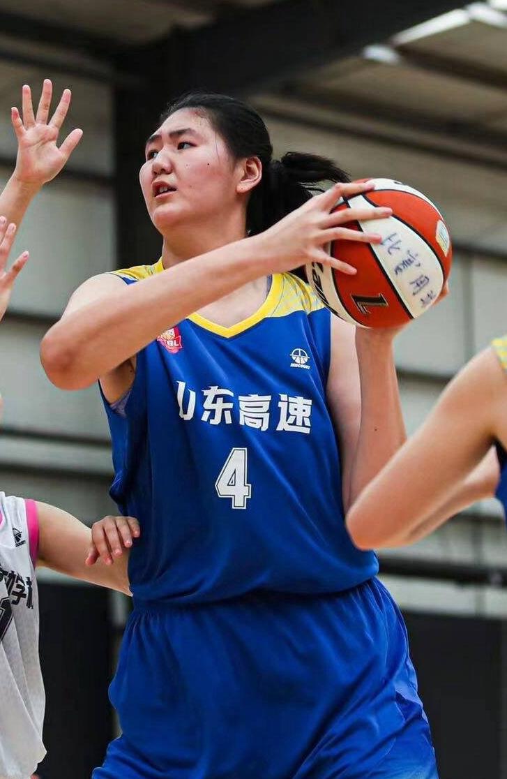 期待！2米28小将入选中国女篮，身高已超姚明，曾单场砍68分38板(3)