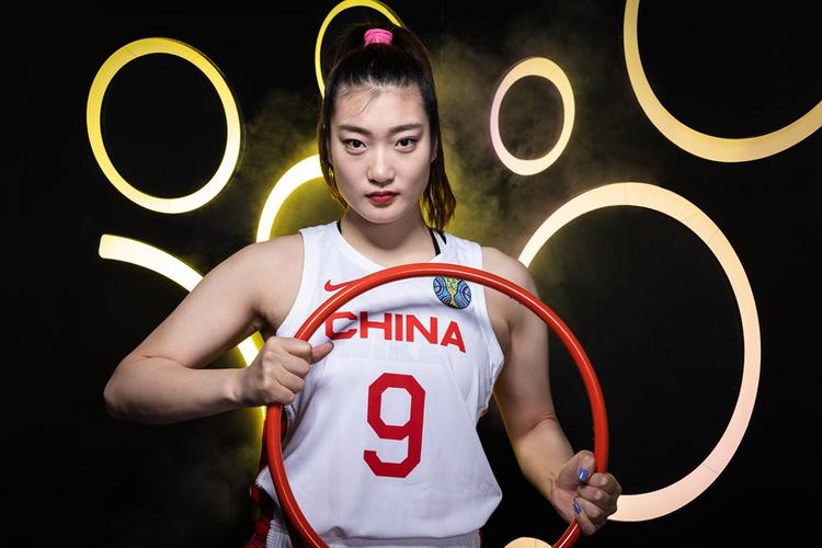 恭喜！中国女篮31岁王牌归来，1米95冠军内线才是韩旭最佳替身(2)