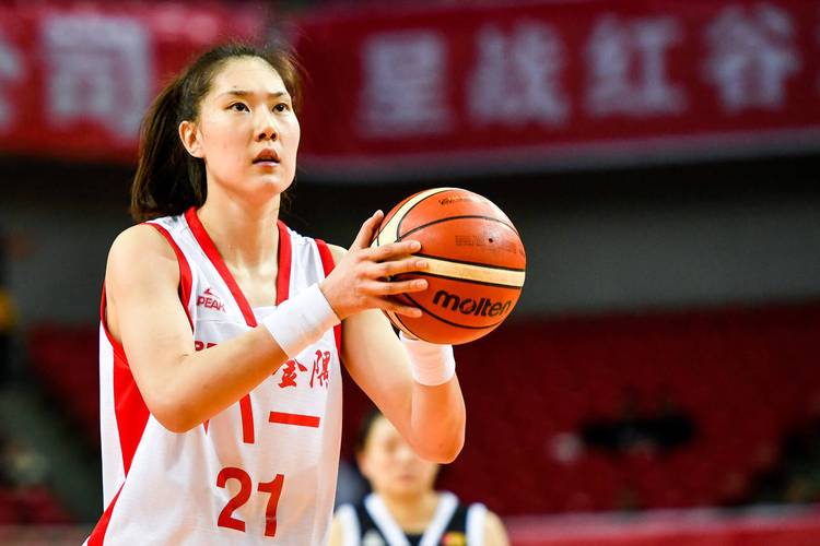 恭喜！中国女篮31岁王牌归来，1米95冠军内线才是韩旭最佳替身(4)