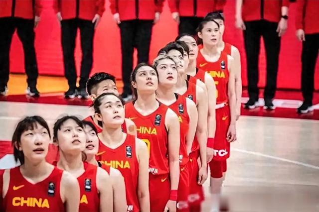 中国女篮热身赛火力全开，奥运征程蓄势待发！