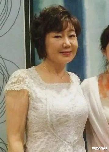 64岁韩国冻龄女神逆袭，跟儿子一起似情侣，曾获世锦赛前三名(3)