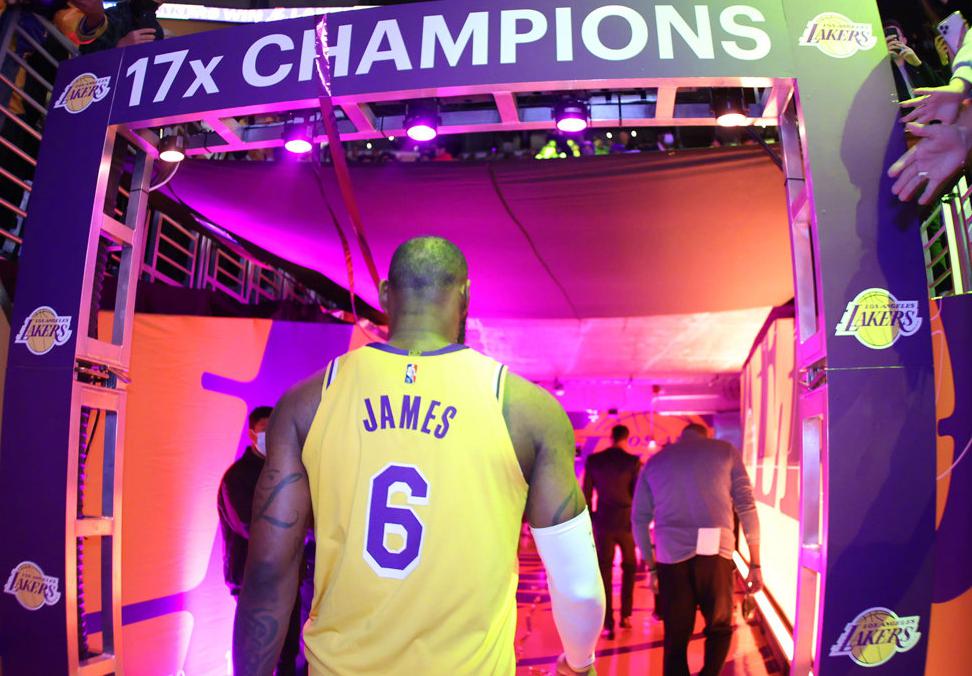 喜讯接二连三！票王+球衣销售冠军！詹姆斯仍是NBA最大门面(4)