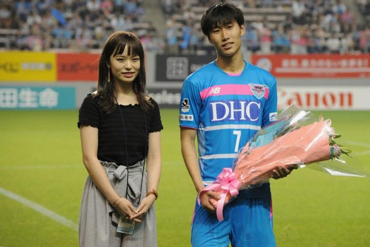 试训J联赛被骂“滚回家”的日本高中生，8年后成了欧洲冠军(6)