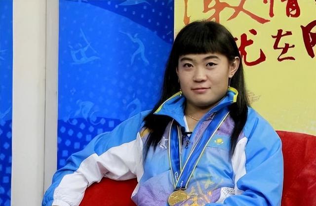 记得举重天才姚丽吗？奥运夺冠不承认中国人身份，如今被取消金牌(1)