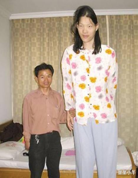 世界第一女巨人姚德芬：身高2.36米，比姚明还高，为啥活不过50岁(3)