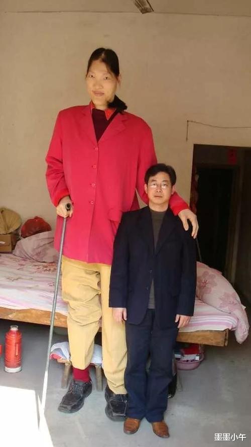 世界第一女巨人姚德芬：身高2.36米，比姚明还高，为啥活不过50岁(5)