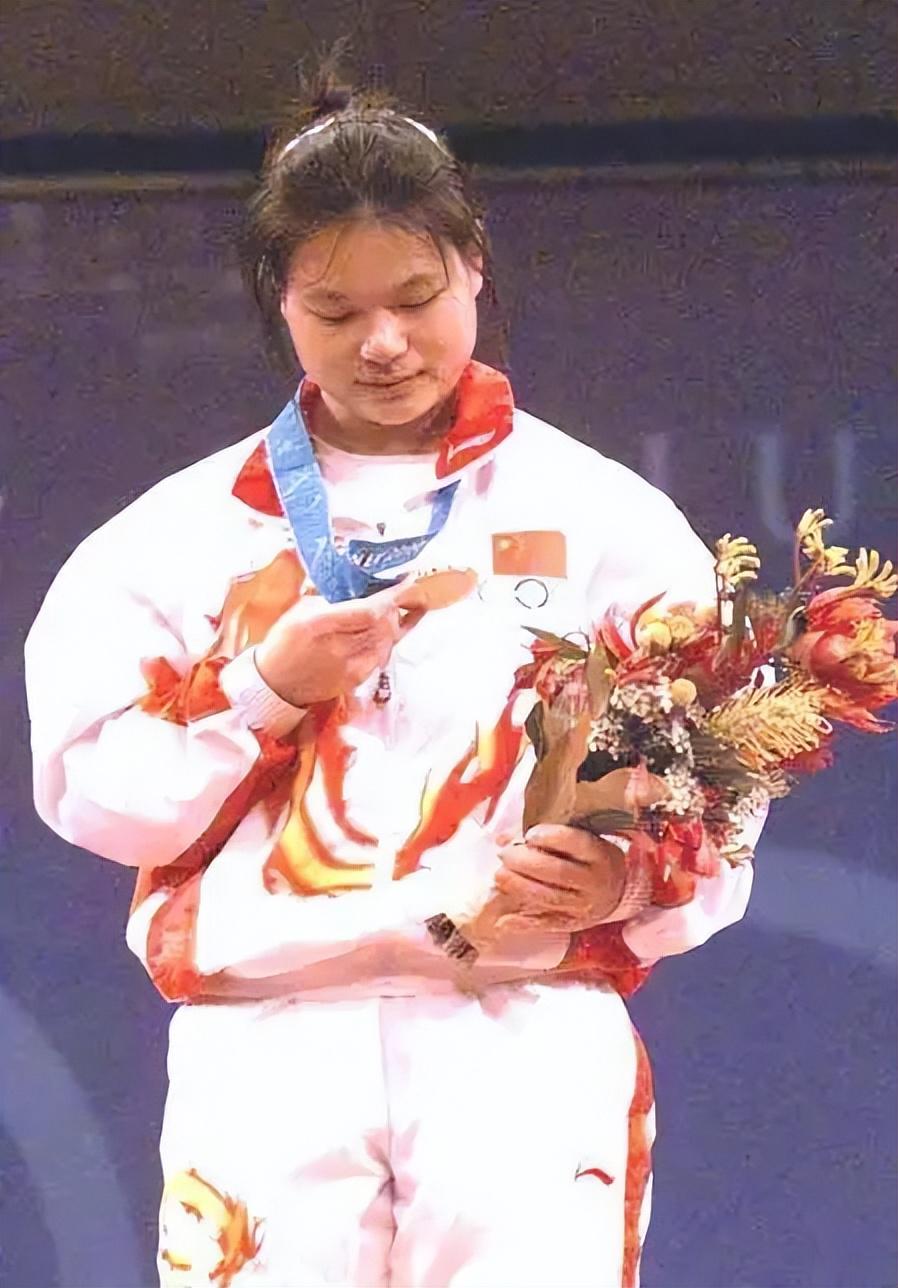 2003年，奥运冠军陈晓敏以399万拍卖所有奖牌，全部所得捐建学校(9)