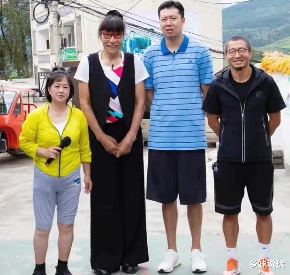 53岁女篮巨人郑海霞近况：双腿变形无子女陪伴，丈夫也不见踪影(8)