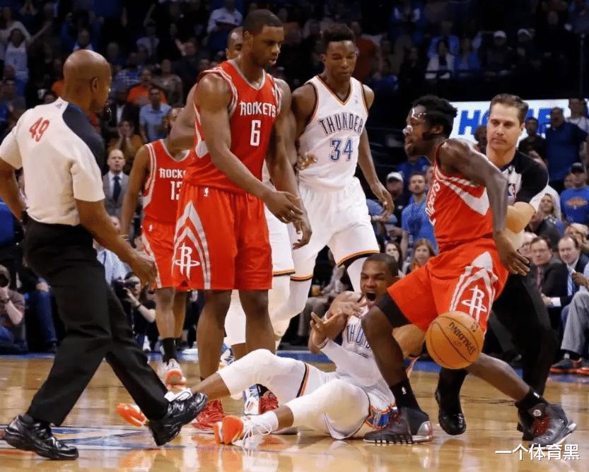 NBA名场面“死亡缠绕”：小卡狗哥只是小场面，乔丹被一群人缠绕(5)