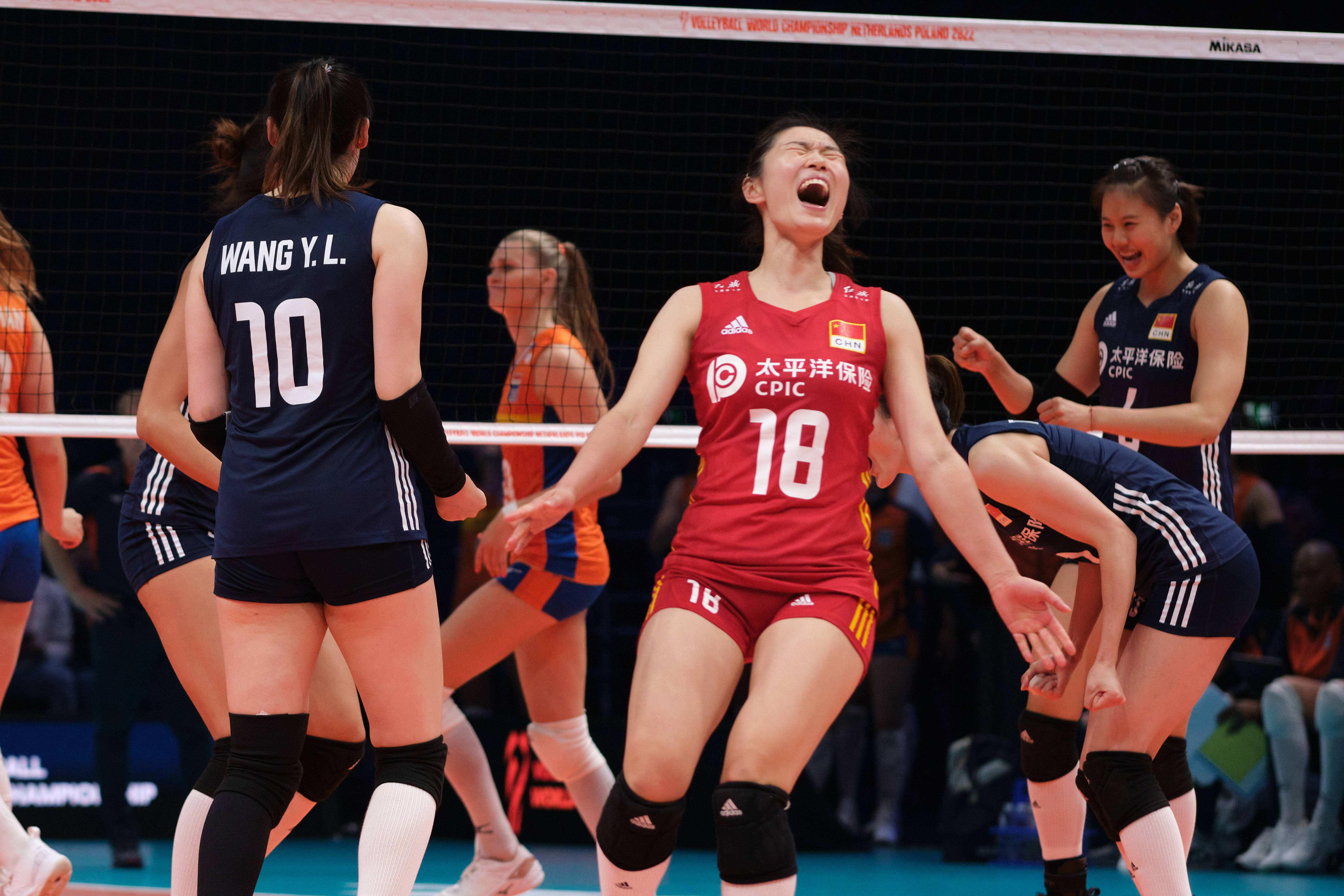 波兰女排立头功，中国女排头号对手0—3，爆冷惨败，蔡斌渔翁得利。(3)