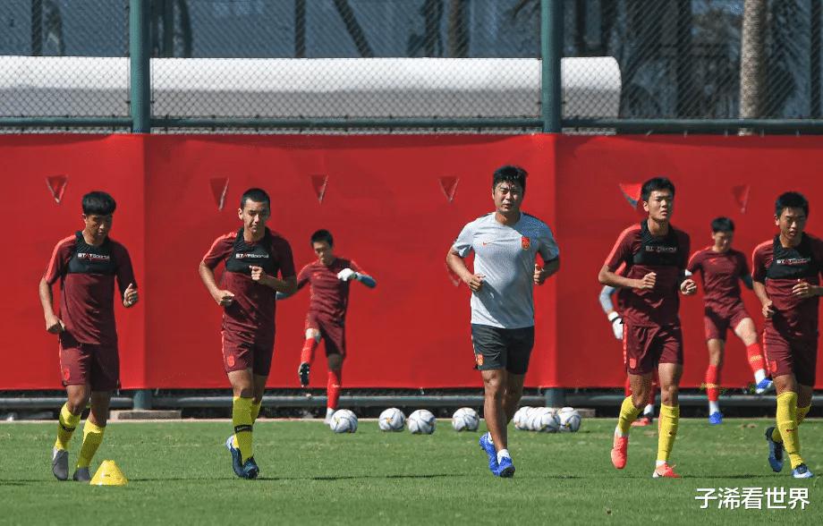 下午15点！中国足球迎重大喜讯：杨晨做出重要表态，球迷振奋(5)