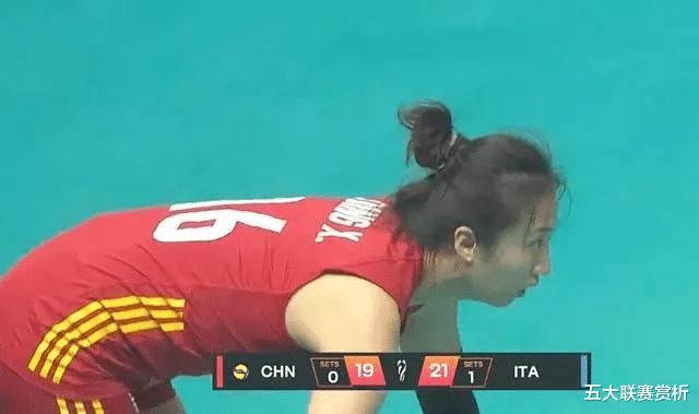 轰25-13！中国女排32岁老将让意大利队慌了，主帅提前放弃比赛(2)