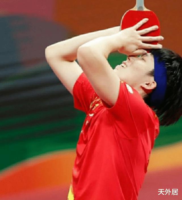 王楚钦淘汰世界第5，国乒单日1人出局，网友怒了：处罚世界冠军