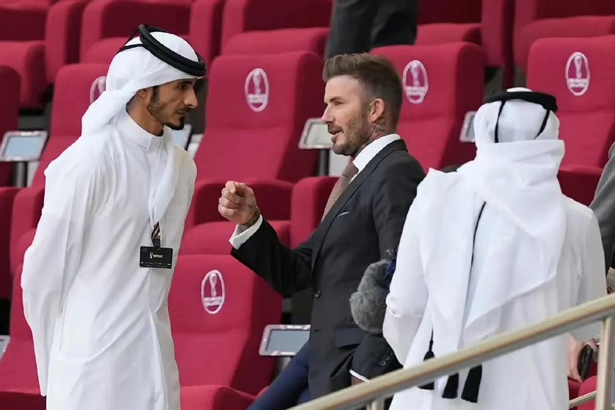 卡塔尔王子比贝克汉姆还帅！穿长袍亮相世界杯，和小贝同框更吸睛(5)