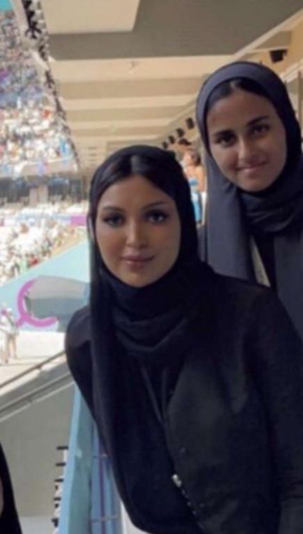 卡塔尔埃米尔的二房老婆！带着小公主看世界杯，长得确实温婉可人(3)