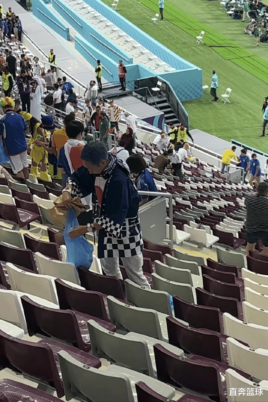 真素质？日本球迷打扫卡塔尔球场引热议，博主晒国内比赛，意外了