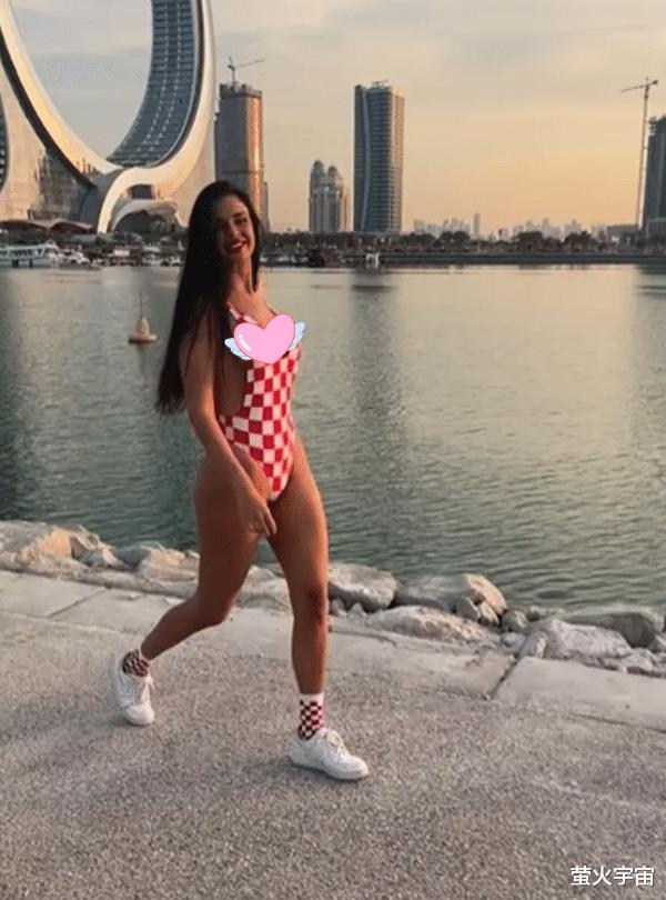 前克罗地亚小姐在卡塔尔穿泳衣散步惹争议，网友呼吁尊重当地文化(7)
