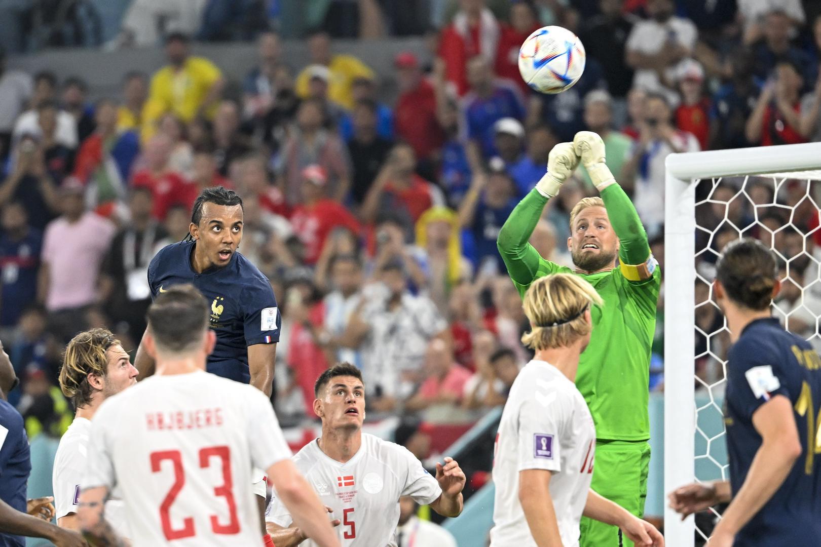 丹麦门神差点阻击法国队,小舒梅切尔世界杯出场超越老爸却留遗憾(1)