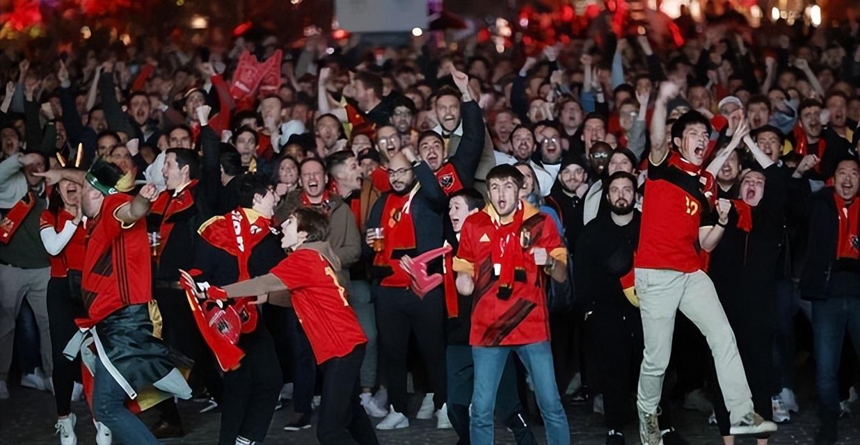 混乱！摩洛哥击败比利时，双方球迷大打出手，打砸商店烧汽车暴动(2)