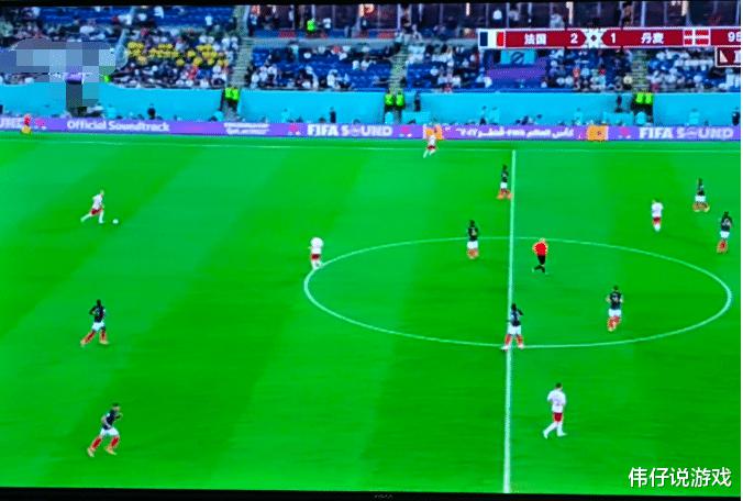 在这场法国与丹麦之间的比赛中，最大的看点不在于激烈，也不在于精彩