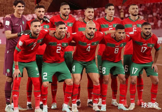 世界杯大争议！裁判被摩洛哥球员围攻，抗议+拽手臂，真的不想输(2)