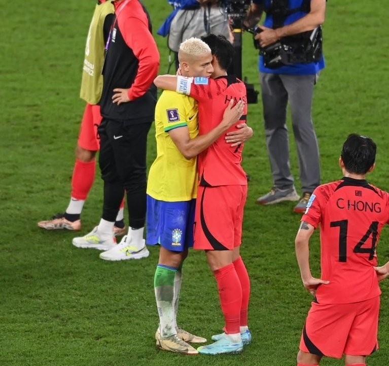 02年世界杯巴西如果遇到韩国能过关吗？二十年后两场比赛给出参考(4)