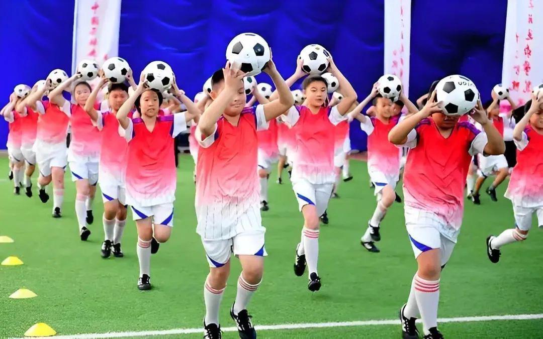 坐拥14亿人！足球在中国却成了富人运动？看完心情很复杂(4)