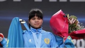 2012年奥运会，姚丽获得举重金牌，她接受采访时的举动令人心寒(2)