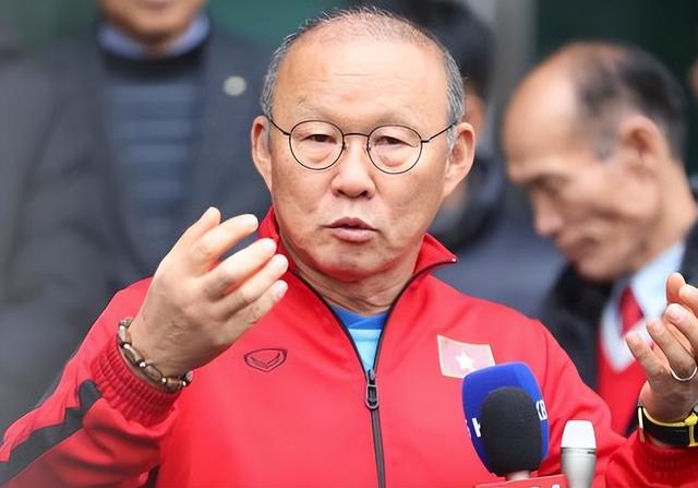无奈！国足主帅热门：想挑战一次，但中国人自尊心不接受韩国教练(4)