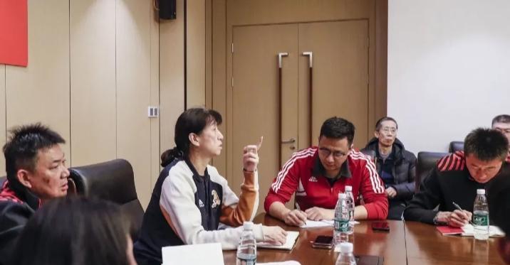 最新消息！中国女排主教练蔡斌、排协主任赖亚文目标不一致！(2)