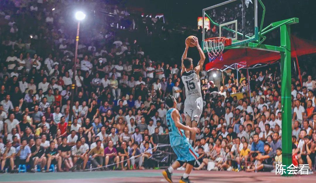 中国山村的篮球赛竟然会比NBA还要火，它为什么会全网刷屏？(3)