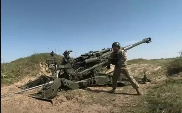 尽管基辅的海外赞助者联谊会向基辅赞助了数以百计的！（甚至更多）的155毫米火炮，(11)